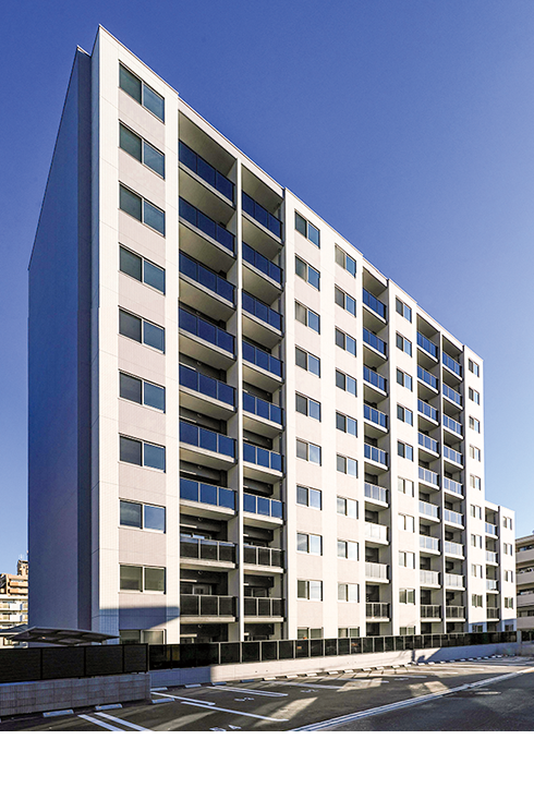 福岡市地下鉄七隈線「別府駅」から徒歩4分と都心へのアクセスにすぐれた土地を活用し、水害に強い安心できる10階建ての大型賃貸マンションを建設。（from第468号）