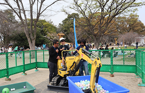 福岡城さくらまつり ミニショベルカー操作体験ブース出展